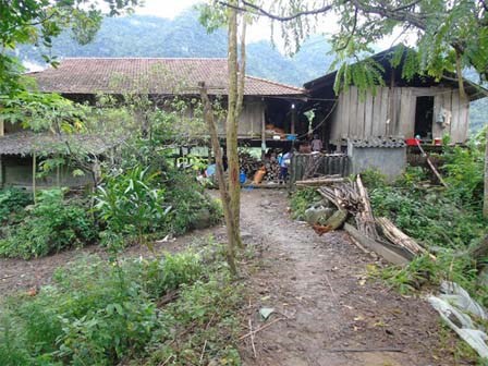 Bố siết cổ con tử vong vì có biểu hiện tâm thần, nhiều lần đánh người thân
