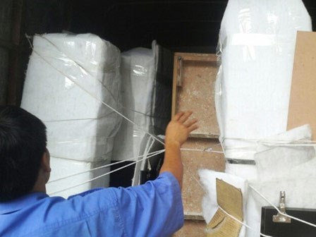 Ngang nhiên gọi người đến bán sạch tài sản trong nhà người chị họ
