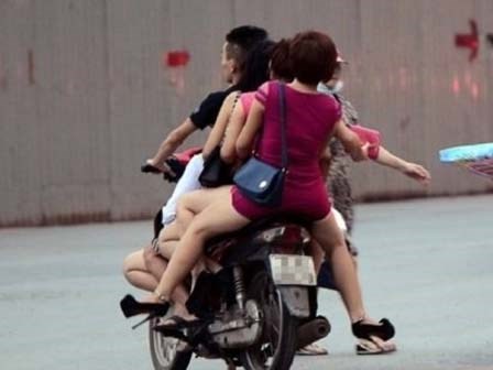 'Người vận chuyển' chân dài và những cuộc tranh giành địa bàn khốc liệt