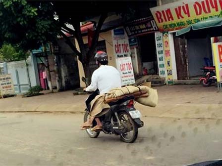 Vụ chở thi thể về bằng xe máy: Giám đốc Sở Y tế Sơn La nói gì?