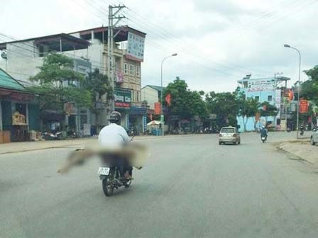 Chở thi thể trên xe máy: Bác sĩ bảo không hỗ trợ xe