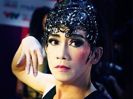 Minh Thuận cô đơn chống chọi số phận giữa showbiz