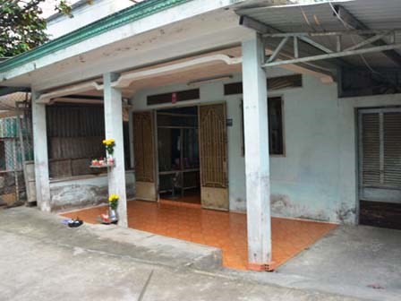 Đang lo đám tang cho anh, bị người lạ xông vào đâm chết