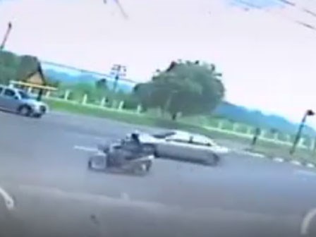Rợn người trước hình ảnh bóng đen xuất hiện sau vụ tai nạn giao thông thảm khốc