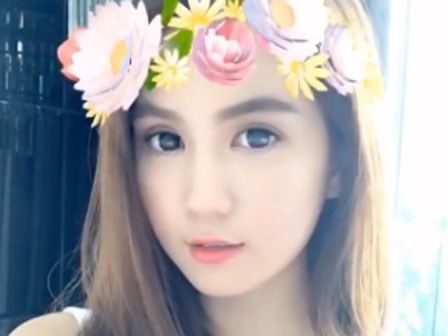 Ngọc Trinh thơ ngây hết cỡ 'hút hồn' fan