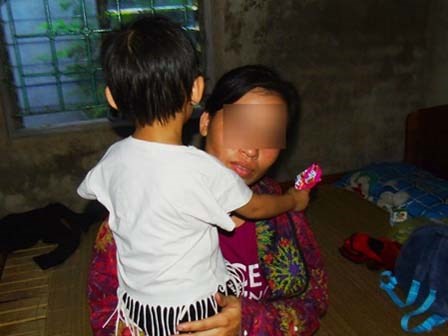 Con gái 3 tuổi bị hàng xóm 17 tuổi xâm hại, mẹ tố cáo còn bị gia đình nghi phạm mắng chửi