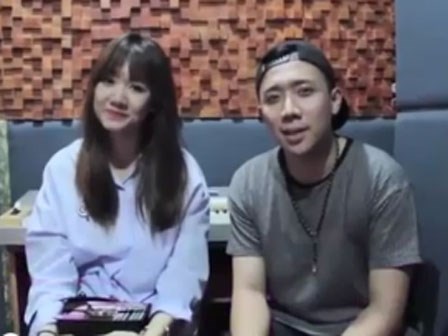 Trấn Thành tận tình hướng dẫn bạn gái tập hát