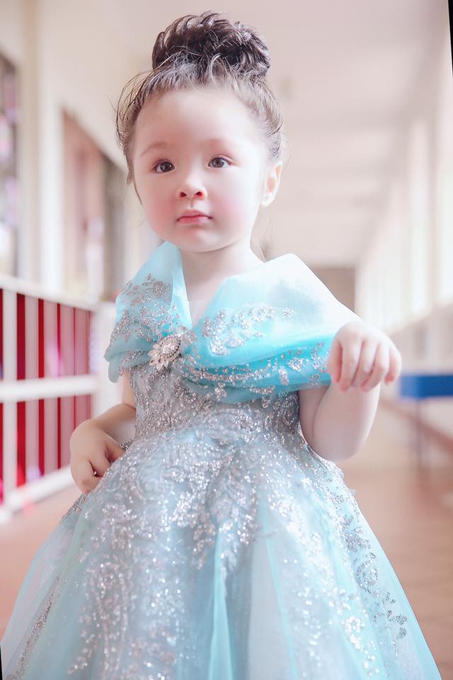 Đôi mắt to tròn long lanh khiến ai cũng "mê"