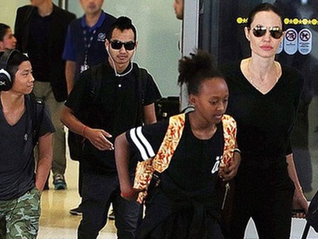 Các con của Angelina Jolie van xin mẹ quay lại với Brad Pitt