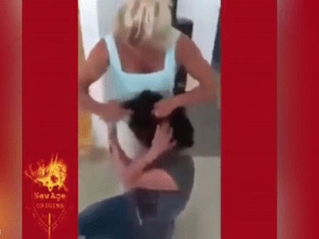 Bị mẹ cạo trọc đầu vì tội bắt nạt bạn bị ung thư ở trường học