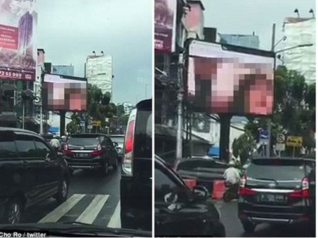 Nhân viên IT phát cảnh nóng lên biển quảng cáo trung tâm Jakarta