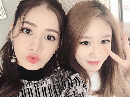 Clip: Chi Pu đi ăn trưa và livestream cùng Ji-yeon (T-ara)