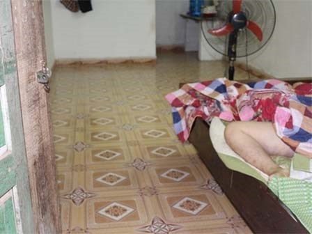 Phát hiện cô gái khoả thân tử vong với vòng dây thép quấn cổ