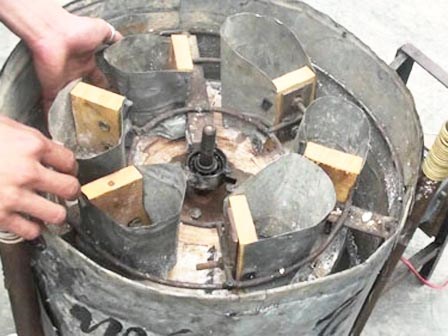 Bé 2 tuổi phải cắt toàn bộ bàn tay trái vì bị máy xay của gia đình cuốn nát