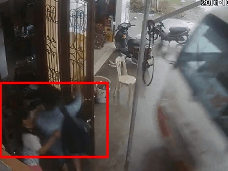 Pha dừng xe đón khách khiến người dân xung quanh...hết hồn