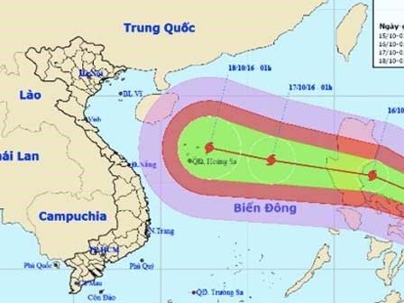 Bão giật cấp 15 nguy cơ tấn công miền Trung