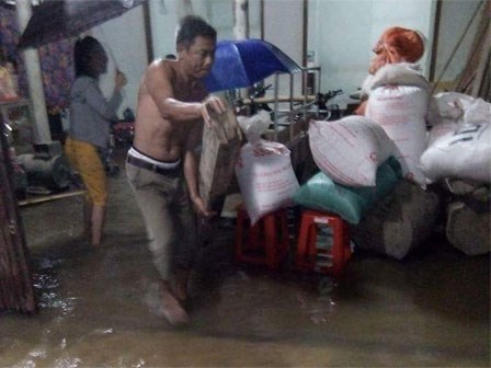 Hà Tĩnh: Cả làng đánh kẻng chạy lũ suốt đêm