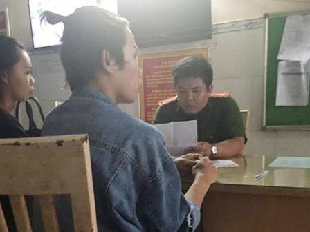 Cảnh cáo cặp vợ chồng chiếm giữ CMND của Tùng Sơn