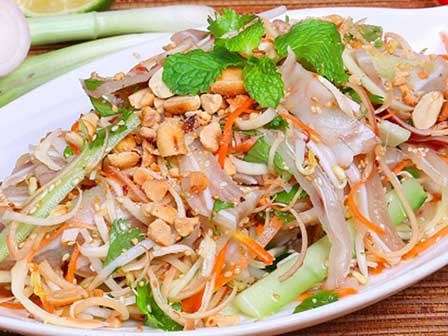 Cách làm nộm tai heo xoài xanh giòn ngon sần sật