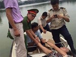 Hà Nội: Người đàn ông bắt được con rùa nặng hơn 10kg dưới hồ Gươm-3