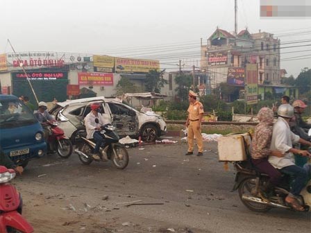 Vụ tàu hỏa đâm ôtô ở Thường Tín: Nạn nhân bị hất văng ra khỏi xe