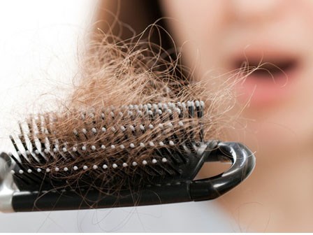 Đừng nghĩ đơn giản tóc rụng là do sinh con, có 4 căn bệnh