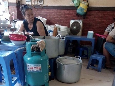 Hơn cả vô văn hoá, bà chủ quán Bún chửi còn miệt thị khách đến nhục nhã
