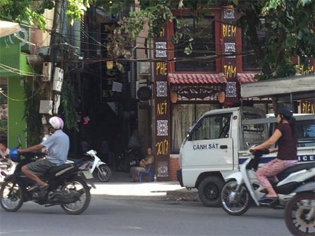 Nhân viên nhà nghỉ bị bắn chết: Bắt 2 đối tượng tình nghi