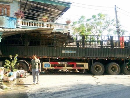 Xe container bất ngờ lao vào nhà, mẹ chồng, con dâu tử vong thương tâm