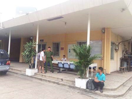 Nghi cha ngoại tình, con trai tưới xăng đốt chết cha ruột