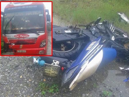 Xe máy đấu đầu ô tô, 3 thanh niên tử vong tại chỗ