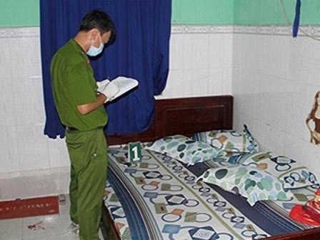 Kẻ sát hại bạn gái, giấu xác dưới gầm giường tự thú sau 4 giờ gây án