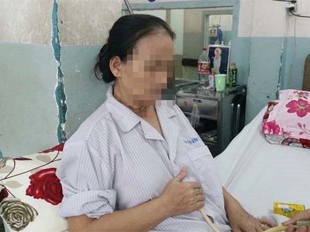 Một phụ nữ suýt chết vì nuốt phải răng giả của... chính mình