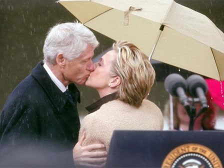 Đã gần nửa thế kỷ trôi qua, chuyện tình của vợ chồng Clinton vẫn khiến cho bao người phải ngưỡng mộ