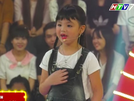 Cô bé triệu like khiến Trấn Thành phải quỳ lạy