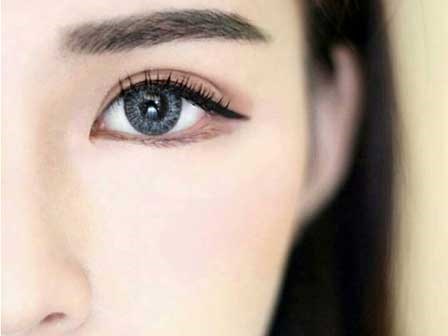 Những mẹo trang điểm khiến chàng không thể rời mắt khỏi bạn