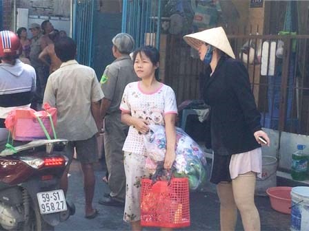 Bé gái 12 tuổi hoảng loạn bung cửa tháo chạy khỏi ngôi nhà cháy