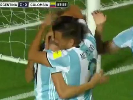 Messi lập siêu phẩm sút phạt, Argentina dứt mạch toàn hòa và thua