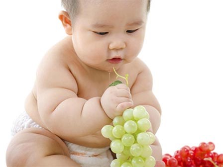Bố mẹ ngã ngửa vì tẩm bổ liên tục, con nặng vượt chuẩn hóa ra vẫn còi xương