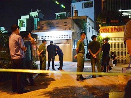 Thấy bố và anh trai bị đánh, rút dao đâm chết người