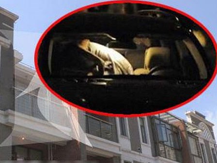 Phát hiện vợ cùng tình nhân trong khách sạn, chồng lao đến 
