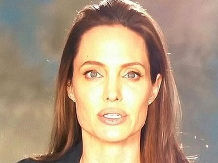 Angelina Jolie hốc hác xuất hiện sau ly hôn