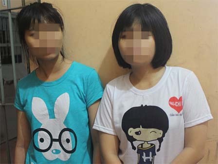 Rùng mình hai bé gái 16 tuổi dùng dao chém, dọa đâm bụng bà bầu cướp tài sản