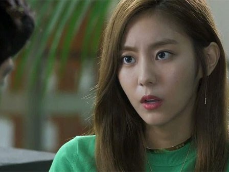 Tôi đã chết điếng khi thấy xấp giấy này dưới gối mẹ chồng