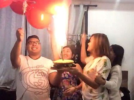 Nổ bóng bay trong thang máy, 8 người bị thương