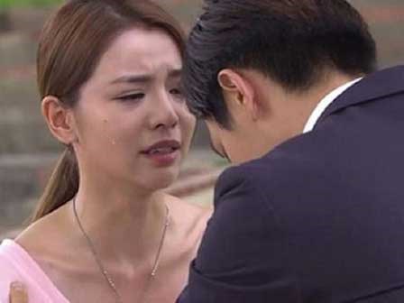 Bị ép ly hôn vì không có con, tôi đã làm việc khiến chồng lặng người