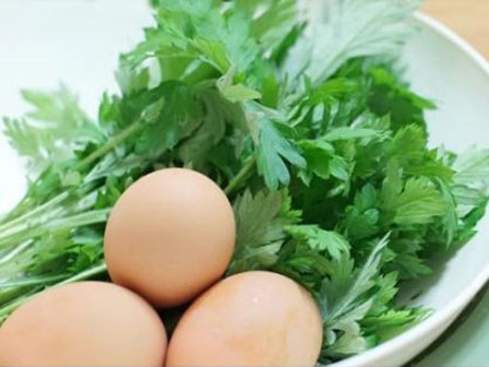 Những người nên nói không với rau ngải cứu