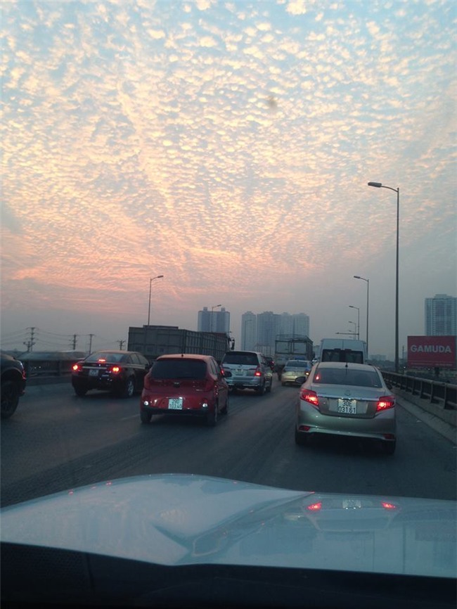 Buổi chiều tại đường vành đai 3, bầu trời đẹp lung linh