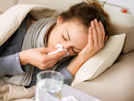 Tại sao biết kháng sinh không trị cảm cúm, nhiều người vẫn tiếp tục lạm dụng?