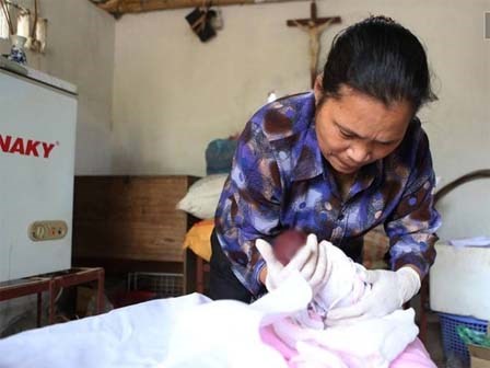 Người đàn bà hơn 10 năm gõ cửa từng phòng khám để 